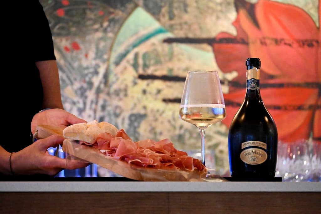 Italienischer Prosciutto und Prosecco bei Il Vinaio in Altenmarkt